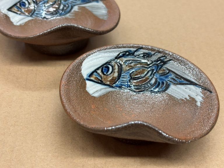 壺屋焼 魚文 壷 [B31356] 壺屋焼 魚文 壷 [B31356] 壺屋焼 魚文 壷