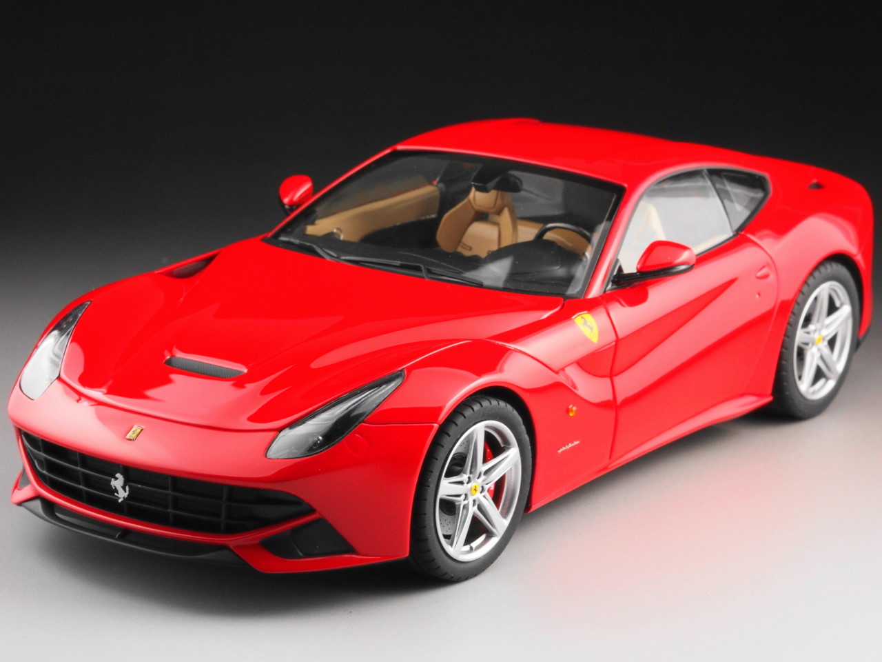 絶版 フジミ模型 1/24 フェラーリ F12 ベルリネッタ エッチング付 絶版