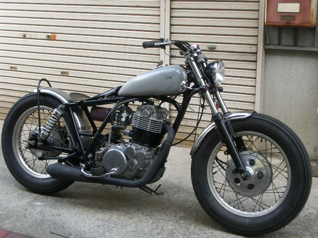 SR400 ガソリンタンク マットブラック レッド＆ブラック 自家塗装