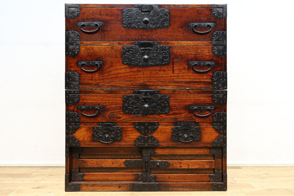 極上‼三方総欅‼ 時代の風格が圧倒的な変わりデザイン佐渡衣裳箪笥