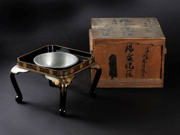 古い 桐火鉢一対 菊蒔絵 小さめ 手あぶり 6.5号 高さ15.3cm【MB30 古い