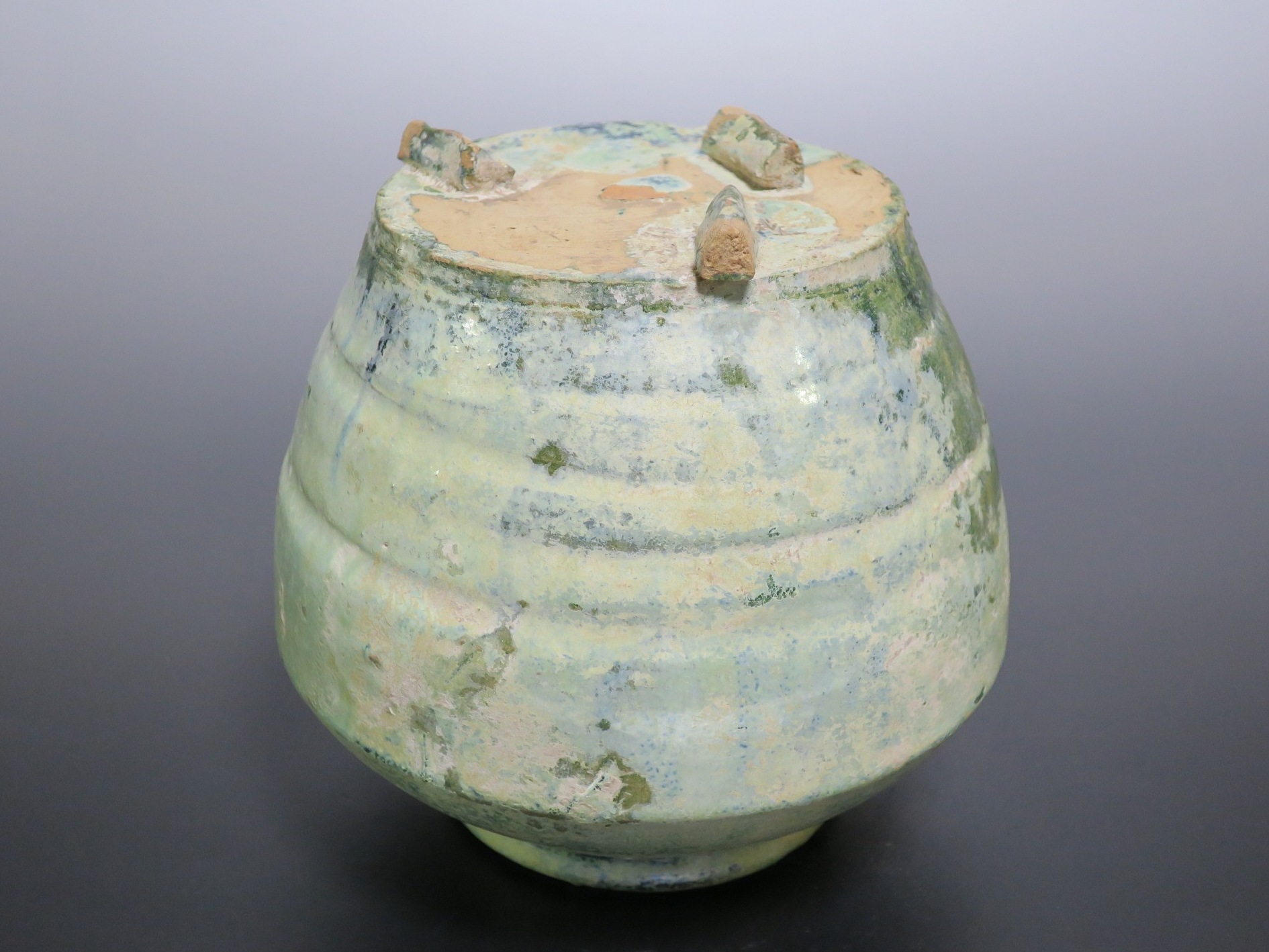 希少 中国 漢時代 漢緑釉 銀化小壺 壺 共箱付 土