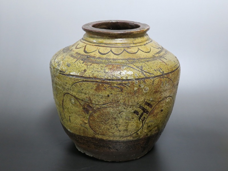 琉球陶器壺屋焼褐釉掻き落とし花文壺時代箱C7752C