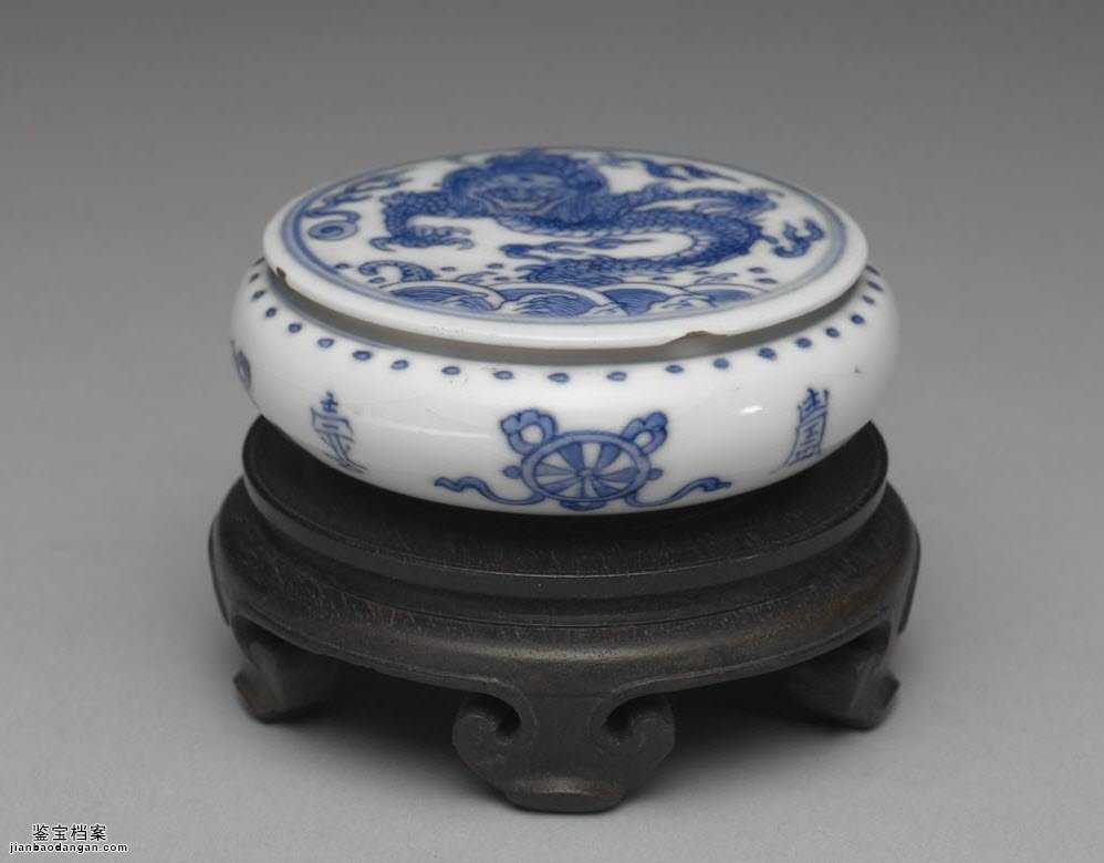 清乾隆時代 染付 青花祥瑞花卉文四方印泥盒 蓋盒 釘刻文字 香盒(E-65