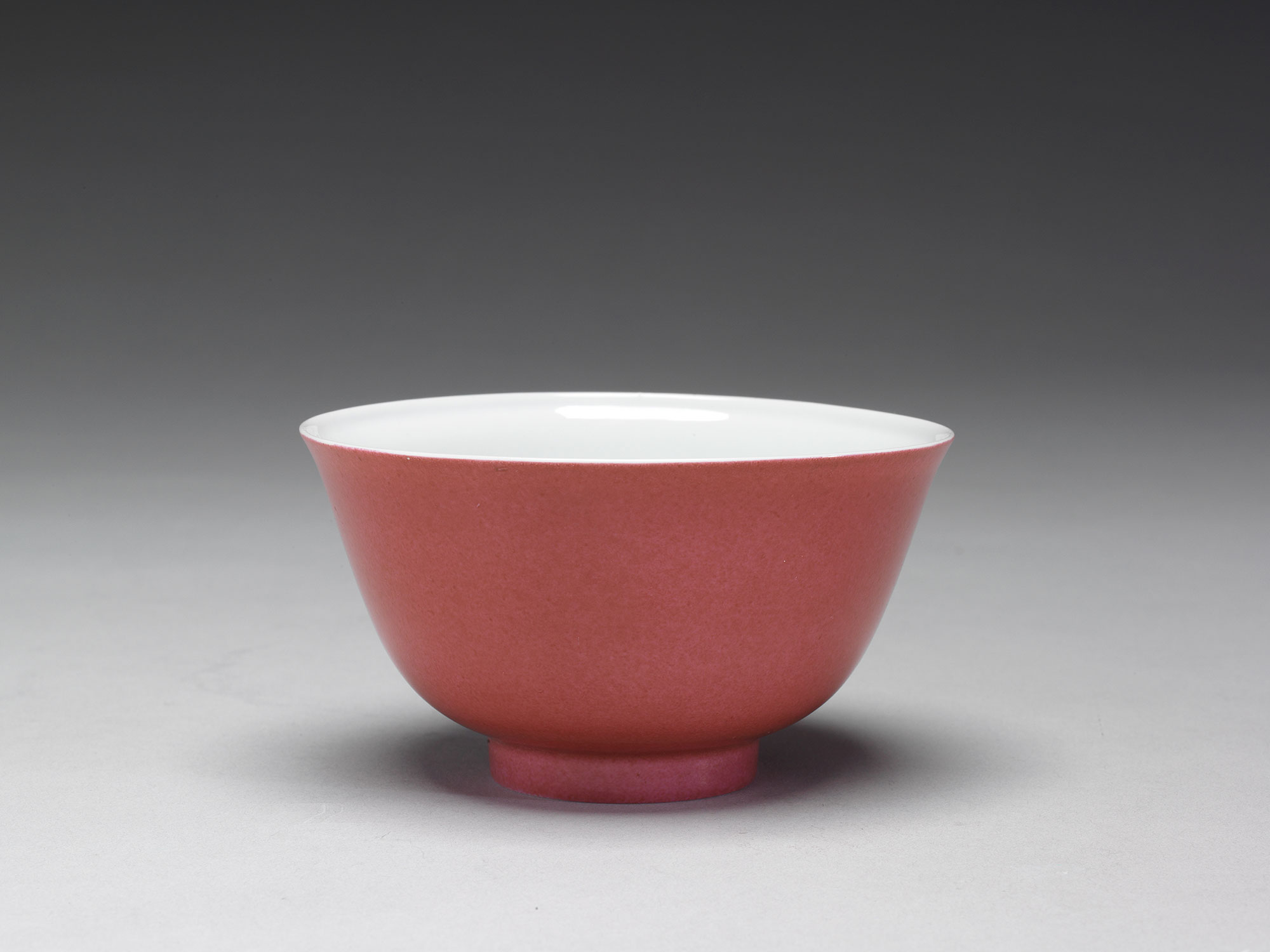 中国古美術・珍蔵粉彩・胭脂紅釉の碗・陶磁器・置物・純手描き・彩絵箱