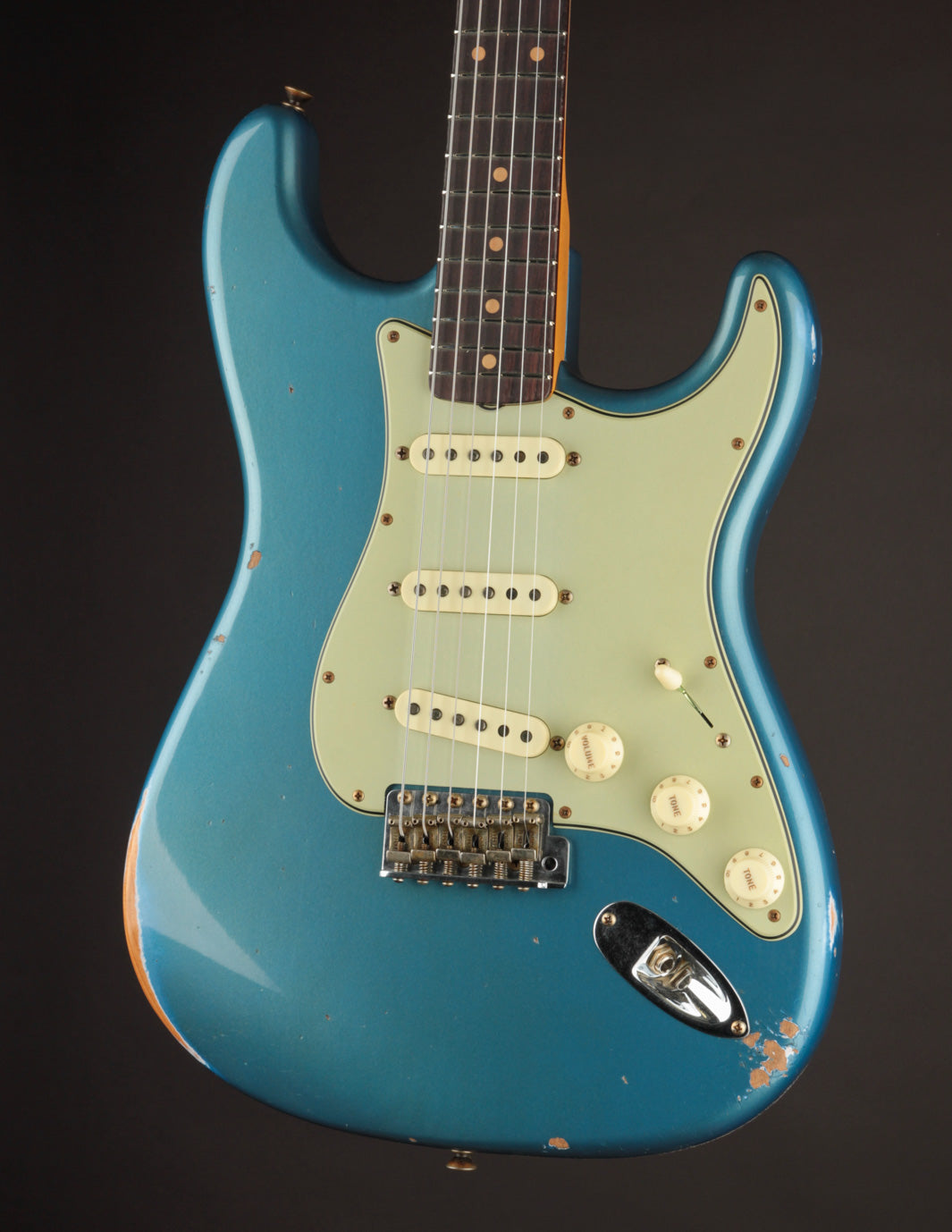 Fender '62 Stratocaster: Aged Lake Placid Blue Relic | The Music