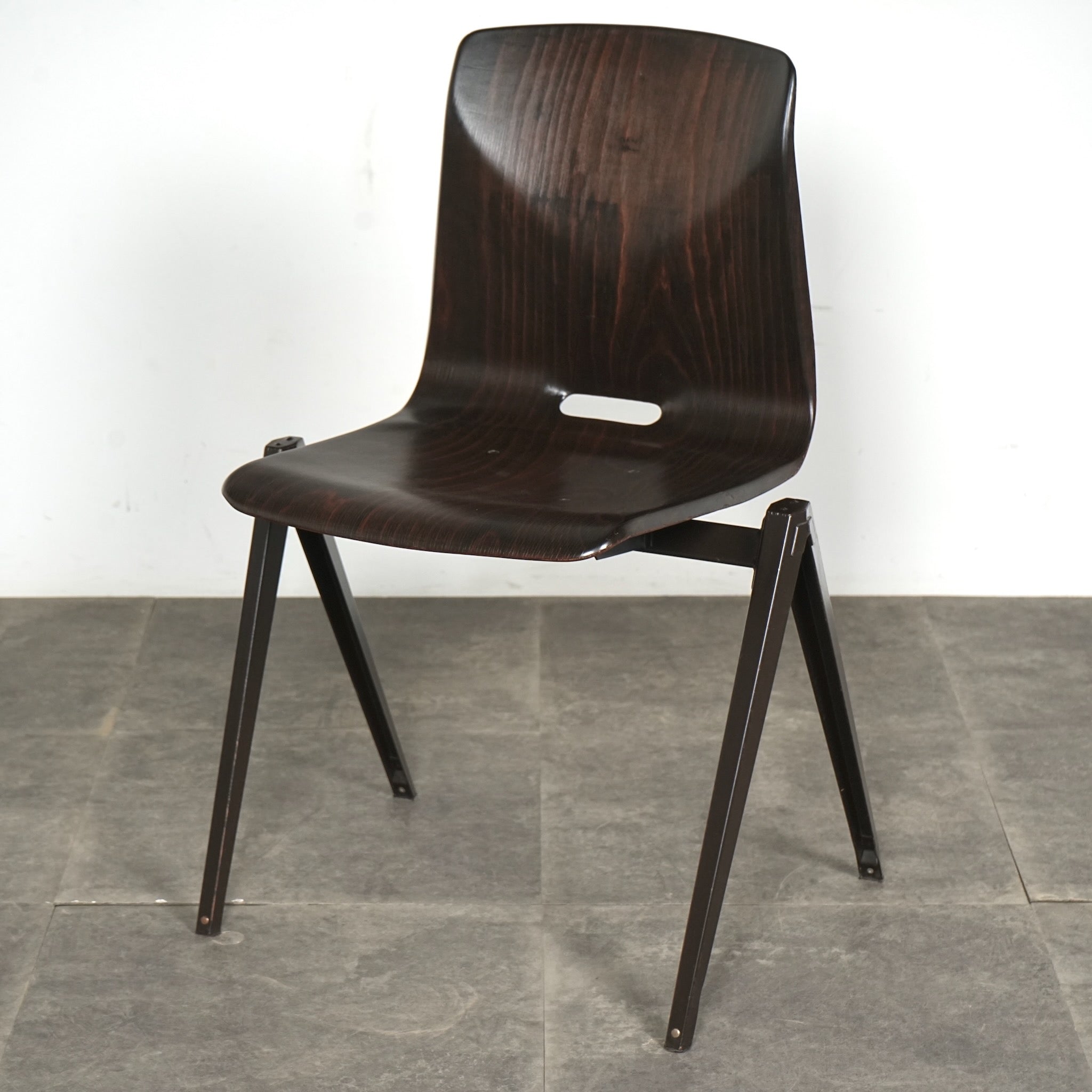 Galvanitas】S22 インダストリアル スタッキングチェア – TIME HYPE