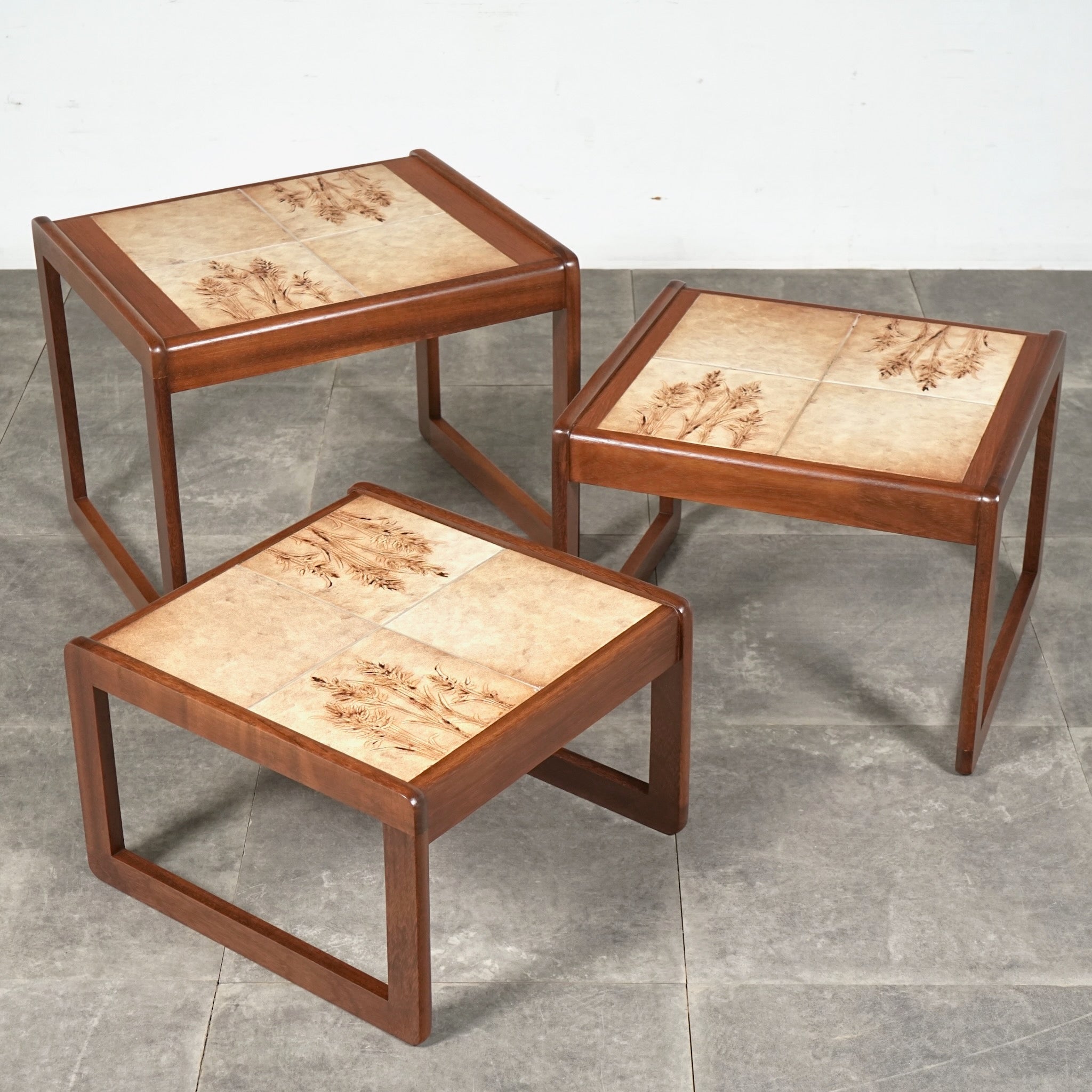 デンマークヴィンテージ タイルトップ ネストテーブル – TIME HYPE