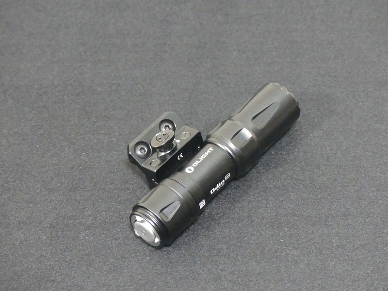 コスパ最強！最適本格プロ仕様フラッシュライト Olight Odin mini