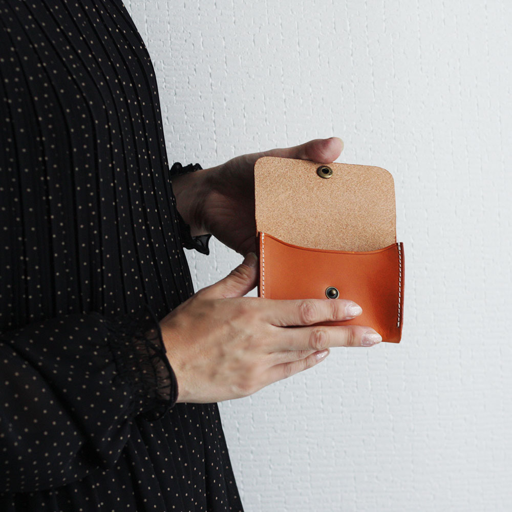 楽天市場】本革 フラップカードケース 名刺入れ 小銭入れ コンパクト