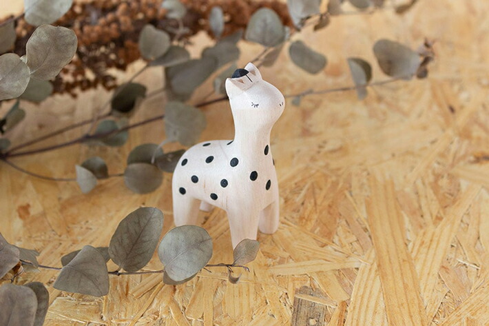 楽天市場】木彫りの置物 天然木 木彫り 置物 アニマル かわいい きりん