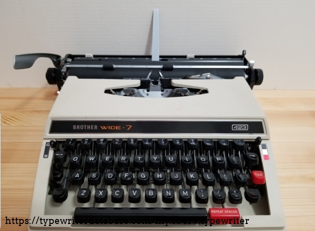 当時物 ブラザー タイプライター WIDE-7 423 キリル文字版 ロシア語