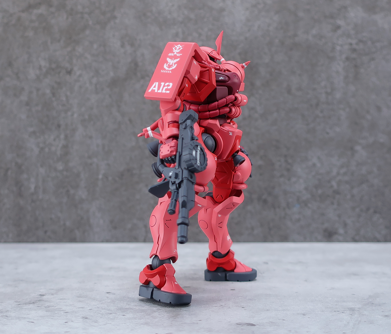 HG 1/144 シャア専用ザク (GQ) 塗装済み完成品