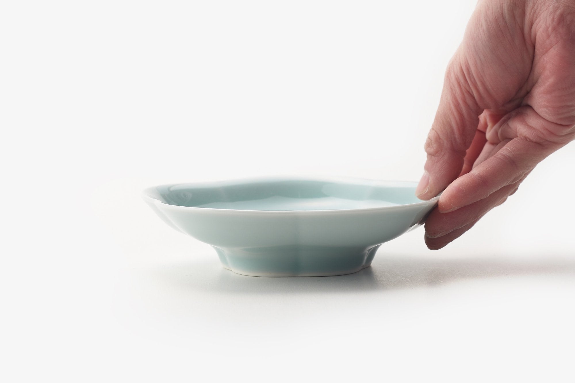 乙なもの】鍋島青磁 高台皿｜鍋島虎仙窯