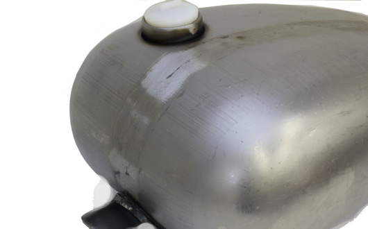 マスタング タンク - DRAG Specialties | アンバーピース