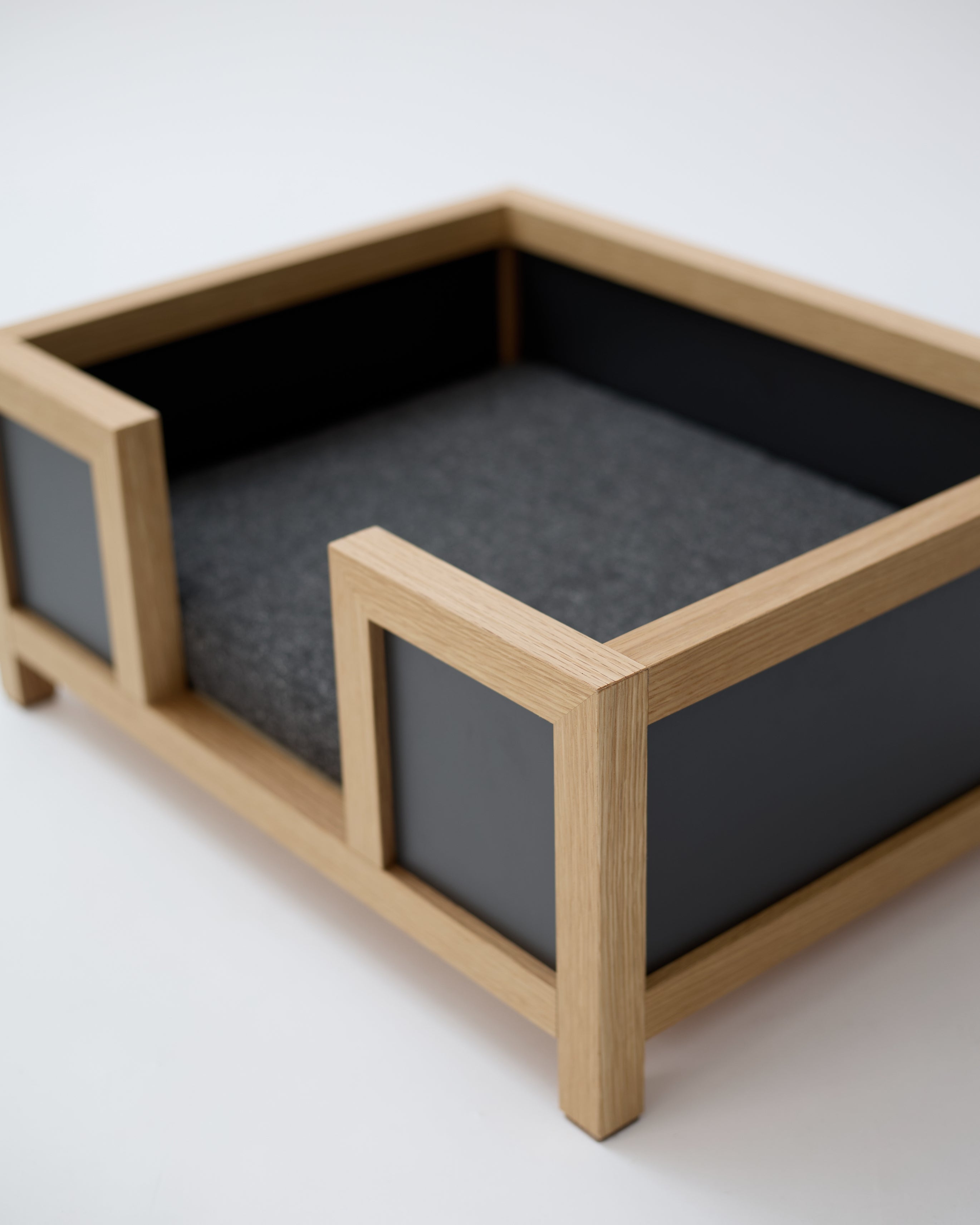 NY BED ｜ 都会的なモダンな形状で、快適な睡眠を。国産木製ペット