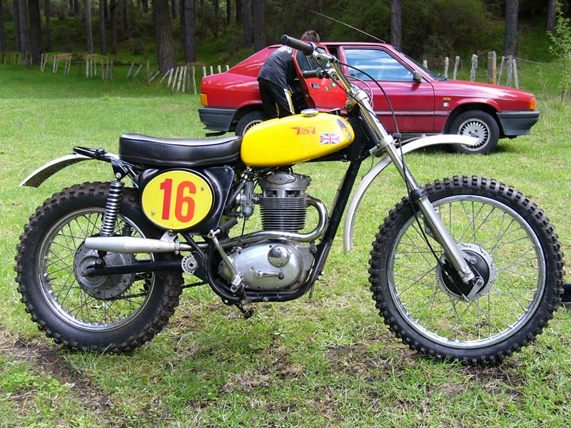 BSA C-15 ガソリンタンク