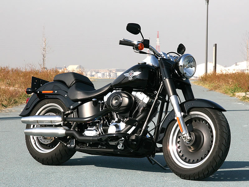 ハーレーダビッドソン FLSTFB ファットボーイ・ロー – 流行の最先端を
