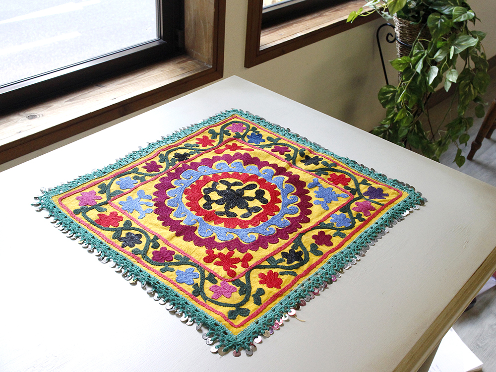 オールドスザンニ(スザニ)・ウズベキスタンの刺繍布 Uzbekistan Suzani