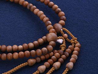 真言宗用数珠・念珠／尺二 白檀 （男性向き）【送料無料！】｜仏壇