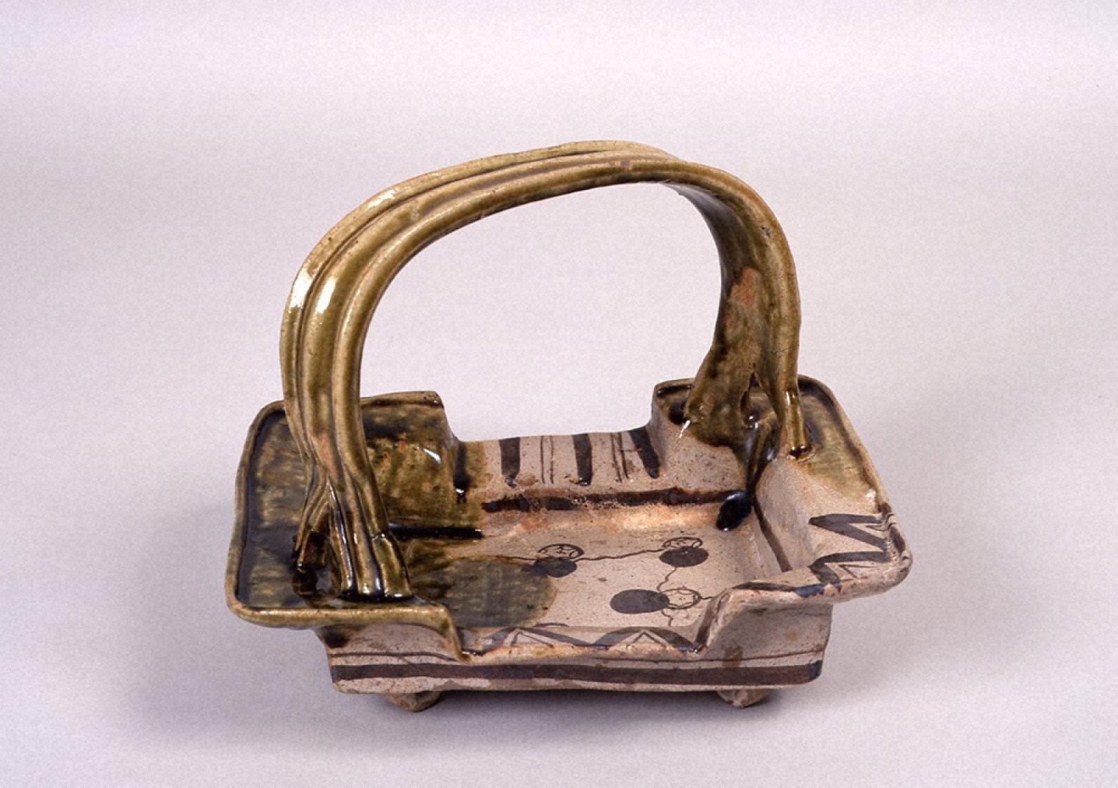 織部切落四方手鉢｜今後展示予定の日本・東洋のやきもの｜コレクション