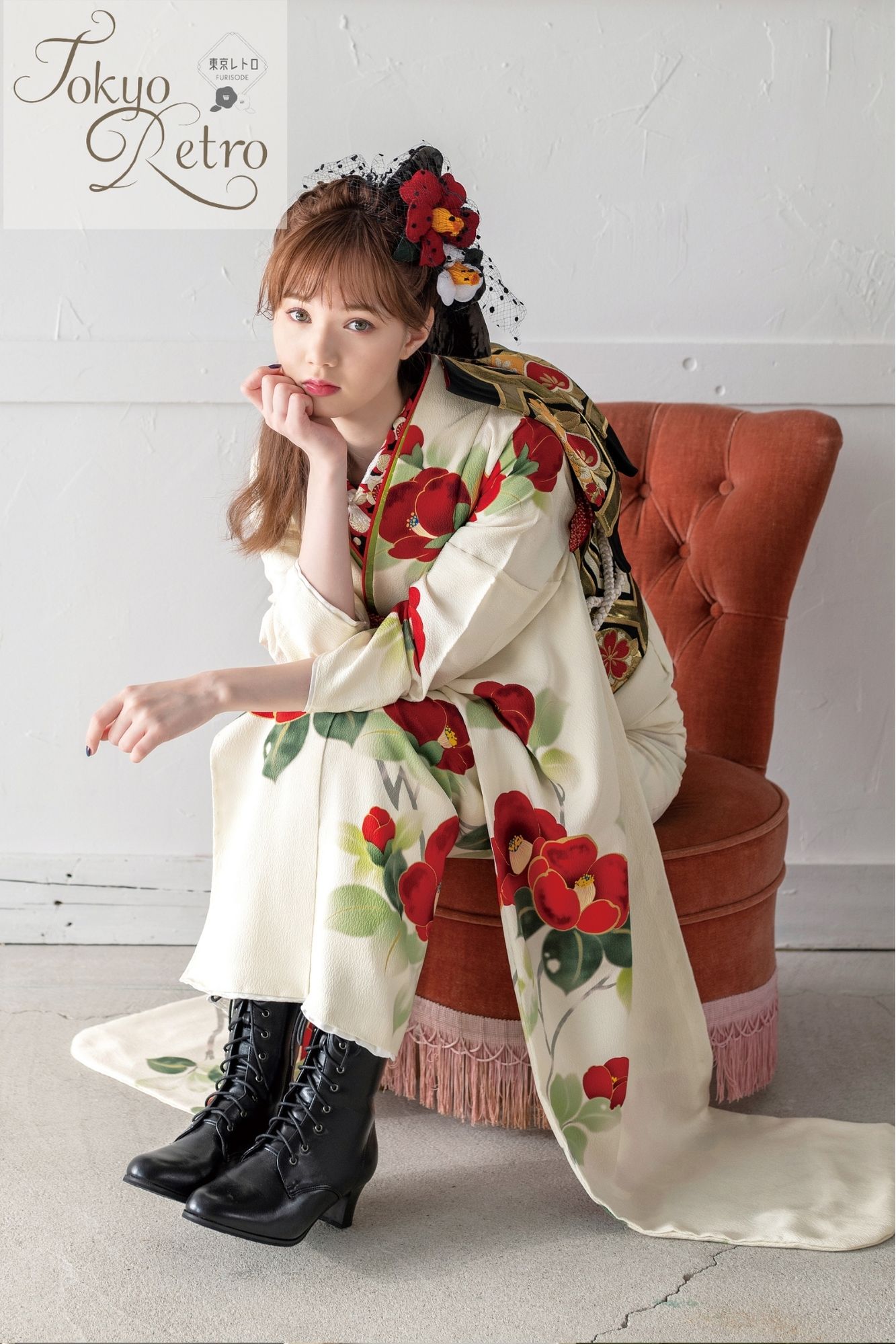 白地に赤椿柄のシンプルレトロ振袖｜可憐さ引き立つ大人の和モダンスタイル