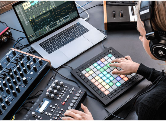 novation大人気MIDIパッドコントローラーLaunchpadの第三世代モデル