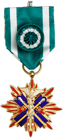 功4級金鵄勲章 ケース付き 勲章 功四級 『金鵄勲章』 ｜骨董品買取 緑和堂