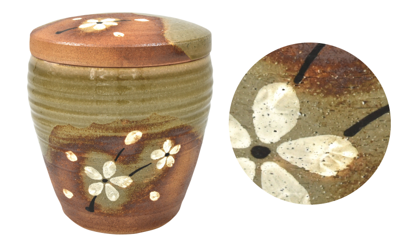 瀬戸焼 壺 500px-古瀬戸灰釉菊花文壺-Jar_(