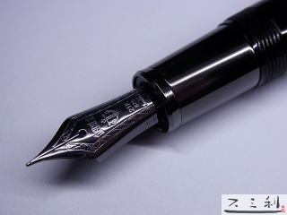 セーラー プロフィット・ブラックラスター万年筆 前重心で疲れにくい