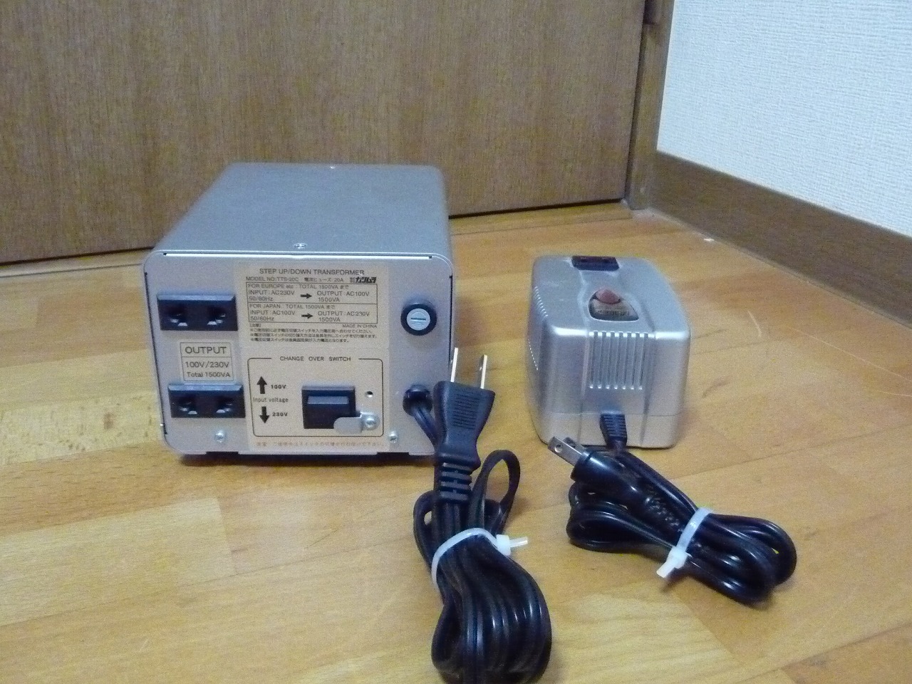 カシムラ TI-20 ステップアップ/ダウン変圧器 1500VA カシムラ変圧器