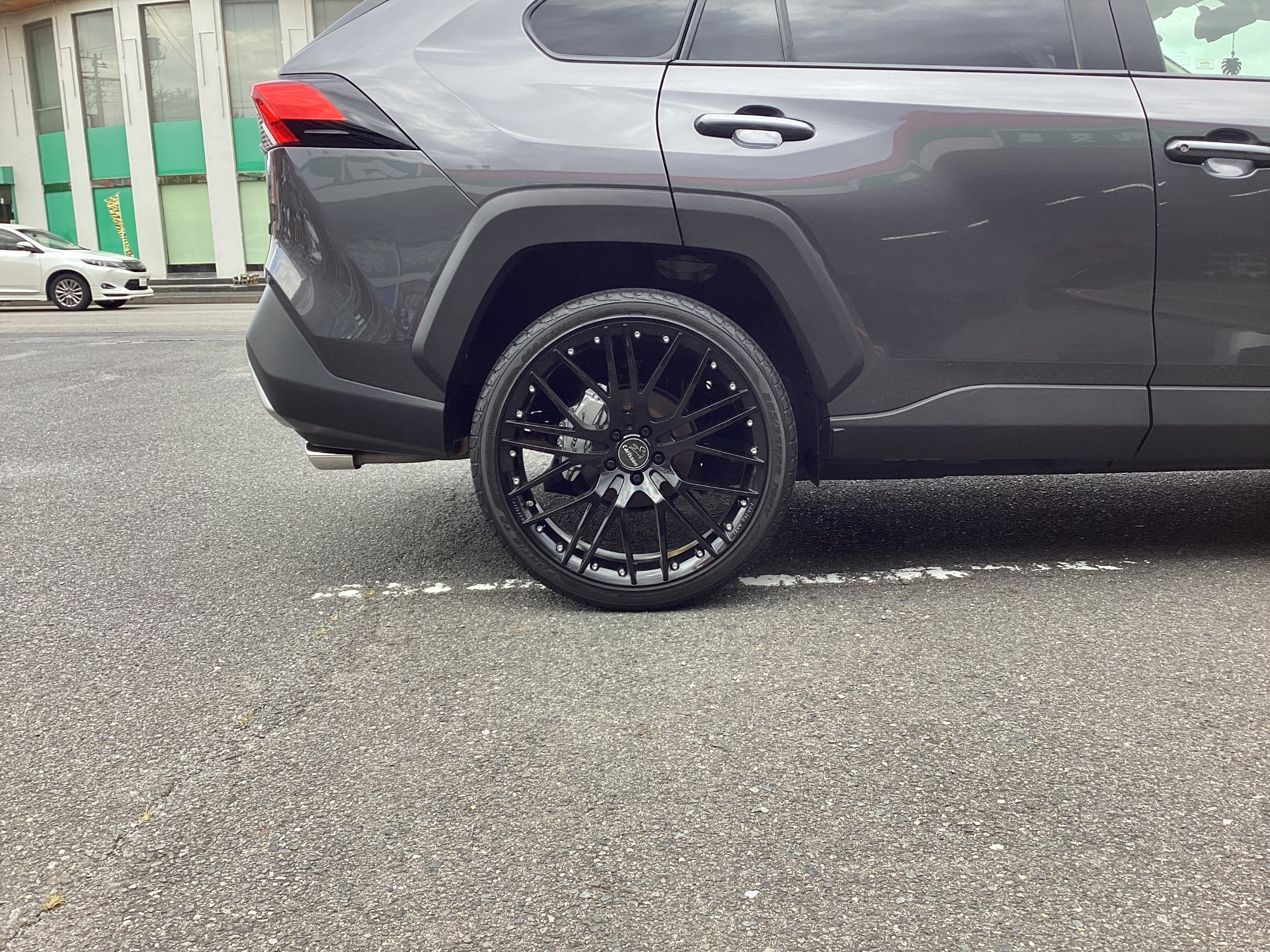 トヨタ・RAV4(MXAA54)〜車高調取り付け(TEIN FLEX Z)〜 | 店舗おススメ