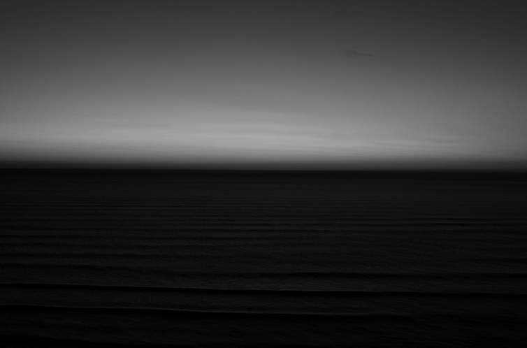 モノクロ風景写真 写真家戸張良彦[無限大の原風景] 北海道原野風景 個展