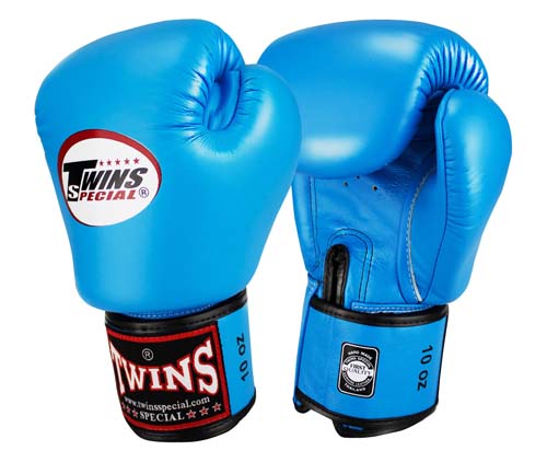 Twins キック ボクシンググローブ 16オンス 水色 light blueの個人輸入