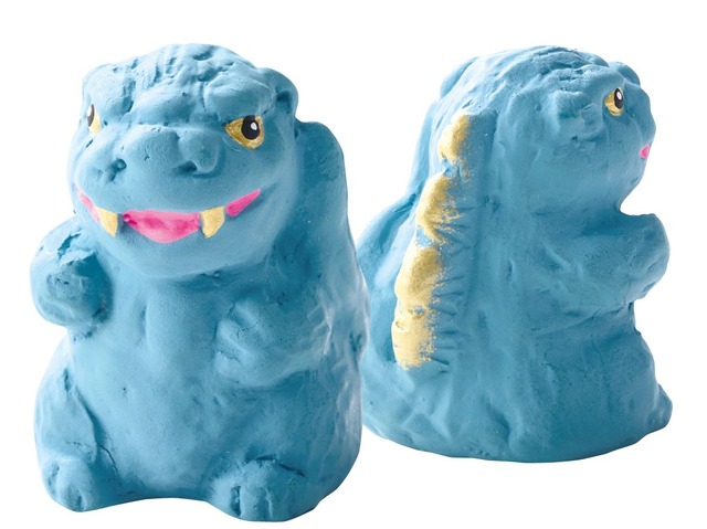 ゴジラおせち2026」登場！ ゴジラの足跡ドーン！モスラも舞う!? DX版に