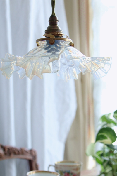 オパリングラスのペンダントランプ ランプシェード フリル フランス