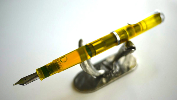 ASCII.jp：ペリカン「M205 DUO イエローデモンストレーター」は買いだ