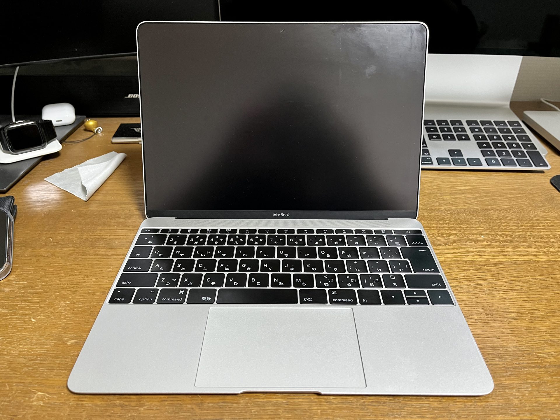 中古のMacBook 12インチを購入、すぐにバッテリー交換をした話