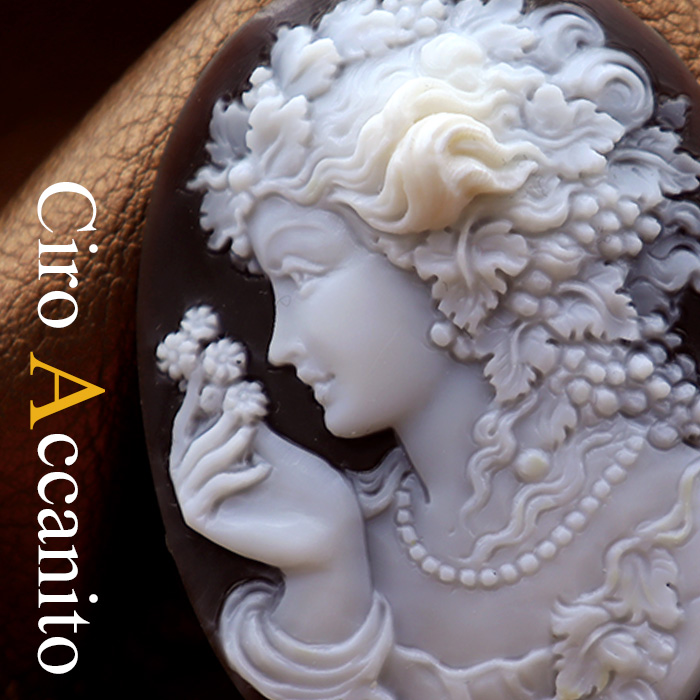 カメオ彫刻家アッカニート氏製作 女神バッカンテの図柄のカメオ作品を