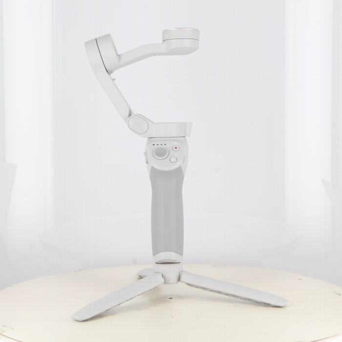 142 ジャンク DJI OM4 OM4CP1 スマートフォン用スタビライザー 未検品