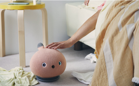 パナソニック ニコボ オナラや寝言も 思わず笑顔になるロボット