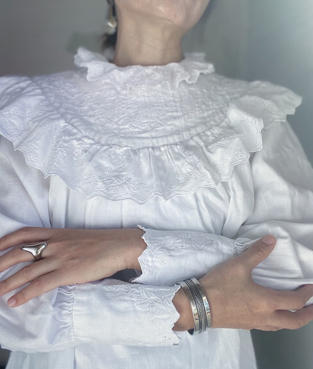 ヴィンテージレース刺繍ブラウス