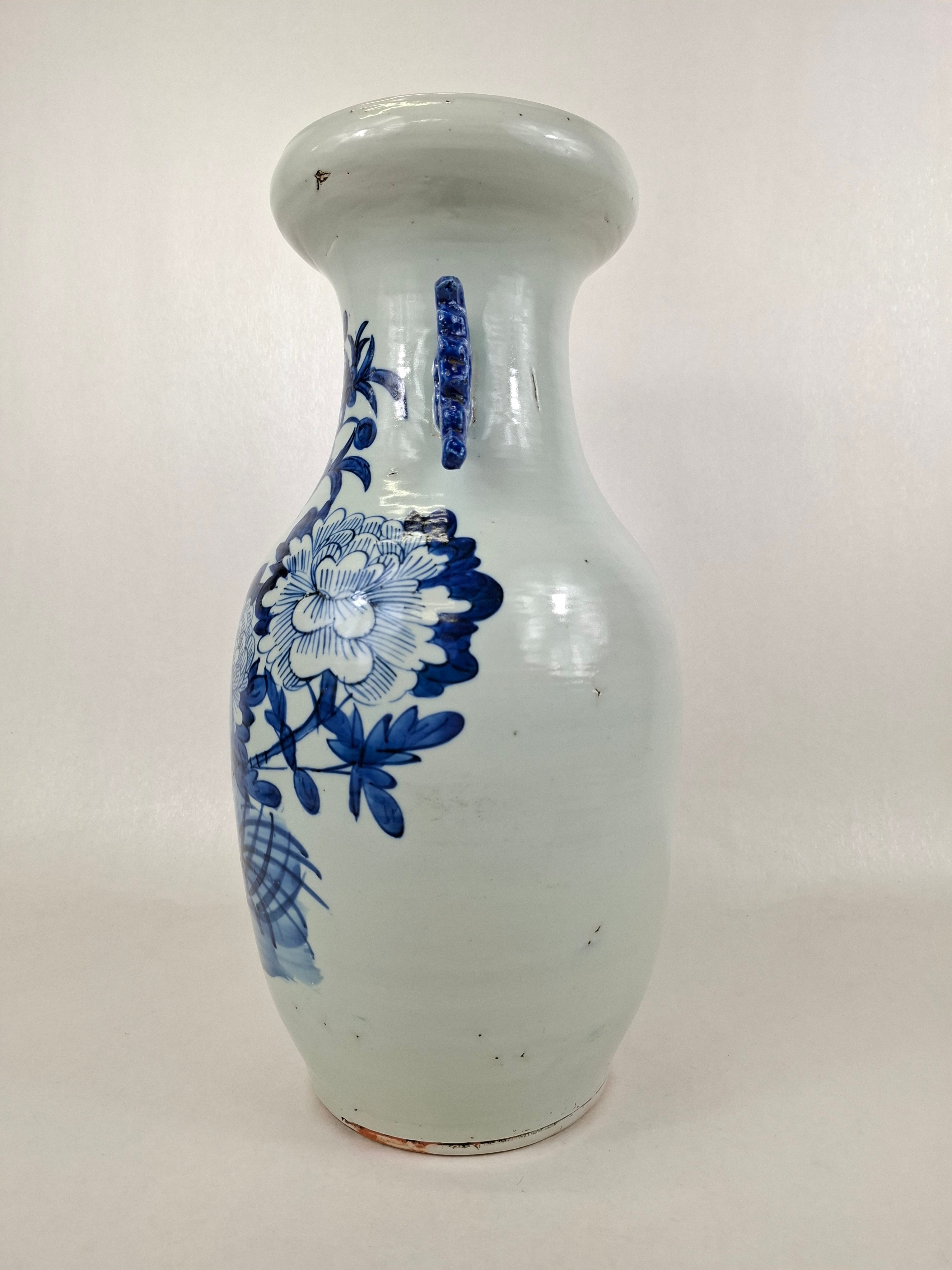 中国古董花瓶，饰以鸟语花香// 青花瓷- 清代- 19世纪– Diddenantiques