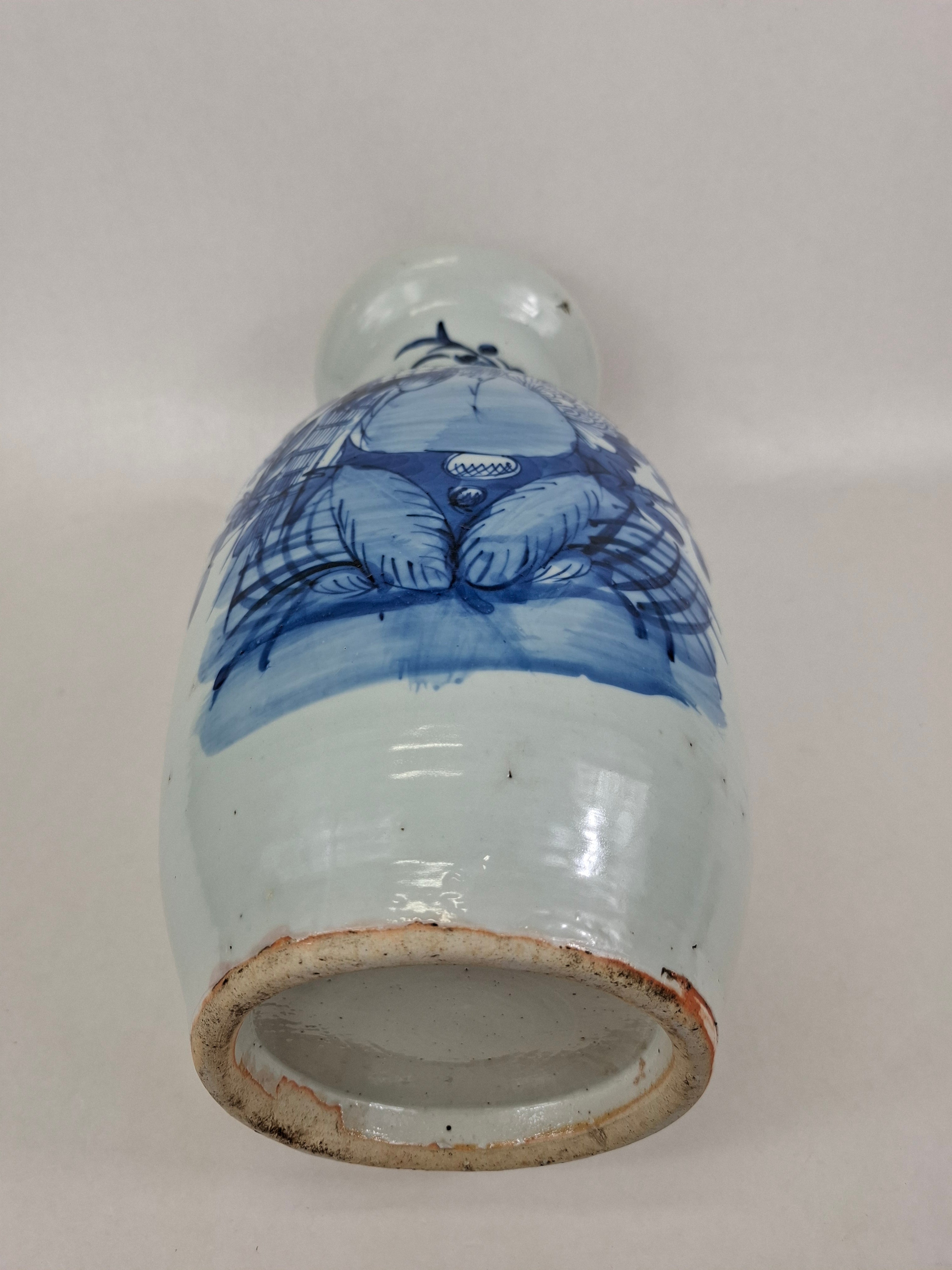 中国古董花瓶，饰以鸟语花香// 青花瓷- 清代- 19世纪– Diddenantiques