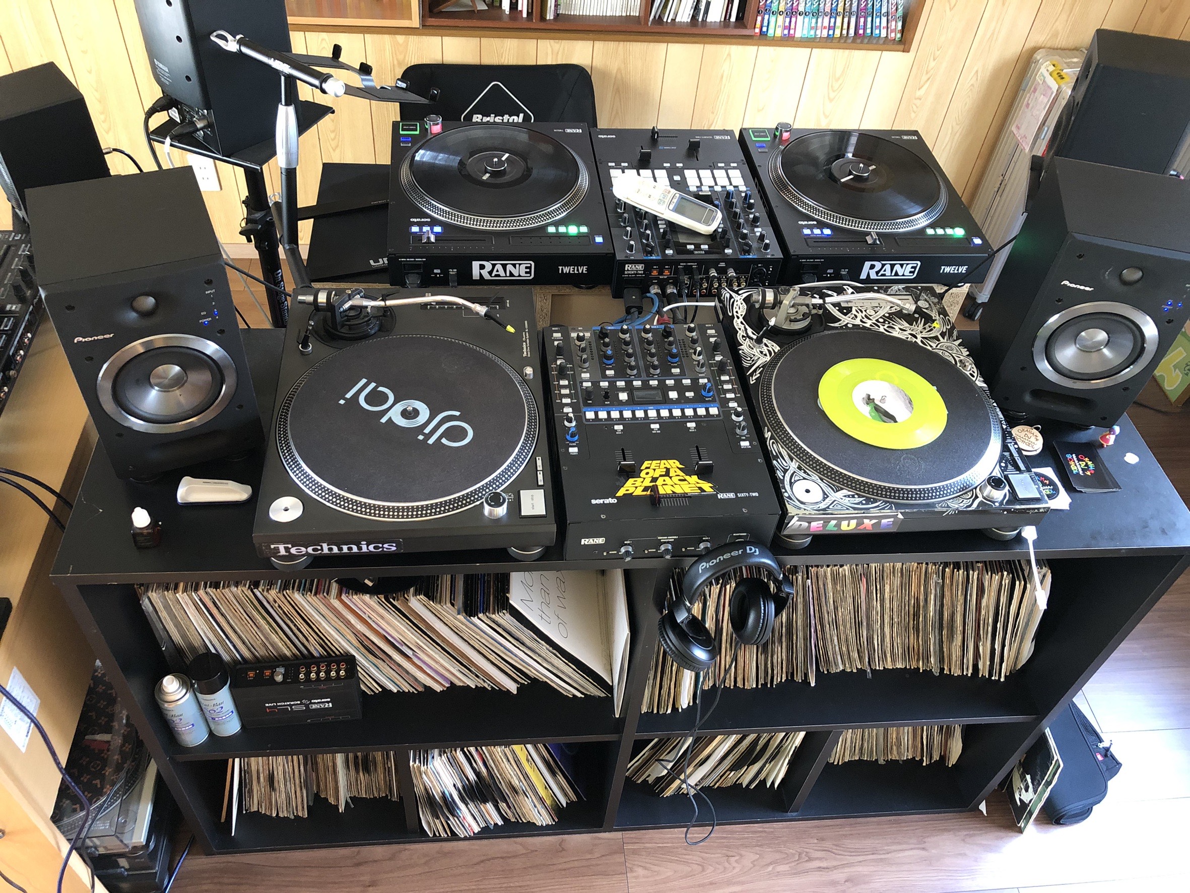 DJブースの台(棚やラック）はどれを選べばいい？