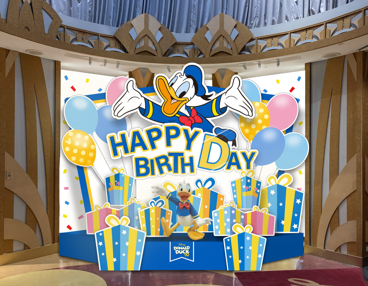 アニバーサリーを記念したグッズや企画が満載！ディズニーストア