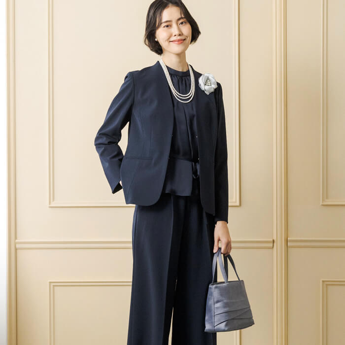 上品な雰囲気、3連パールネックレス ・ホワイト｜東京ソワール