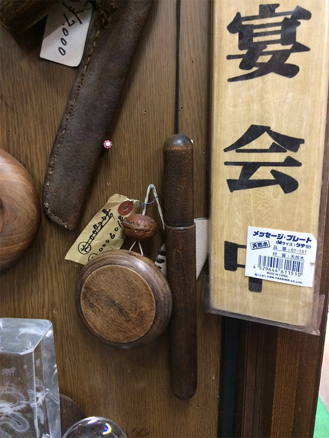 松本の骨董品店が超デンジャー 暗殺用武器を売りつけてくる – grape