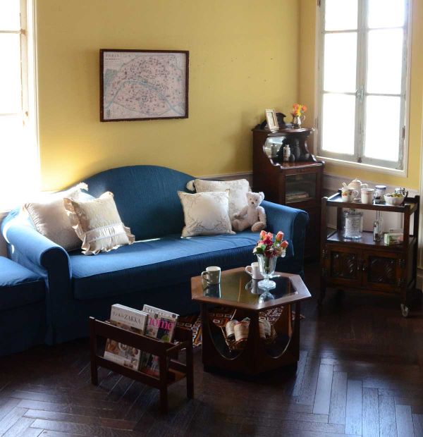 英国アンティークのおしゃれなキッチンワゴン、扉収納付きの便利な