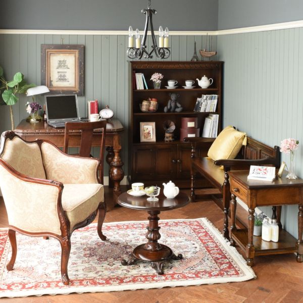 英国アンティークのめずらしい長椅子、チューダー様式リネンフォールド